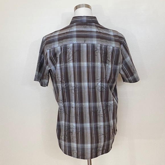 Men’s Short Sleeved Button Down Shirt - Picture 2 of 3